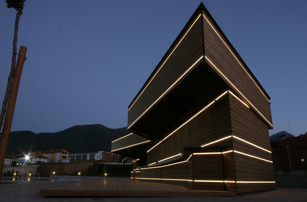 Các loại chiếu sáng mặt dựng phổ biến hiện nay