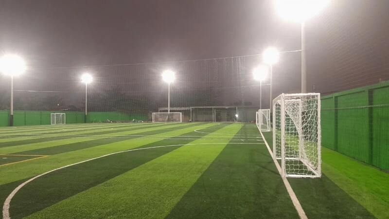 thiết kế chiếu sáng sân bóng