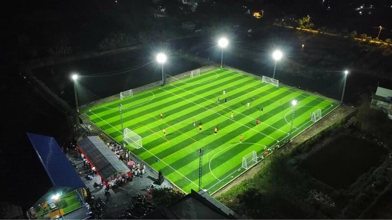 thiết kế chiếu sáng sân bóng
