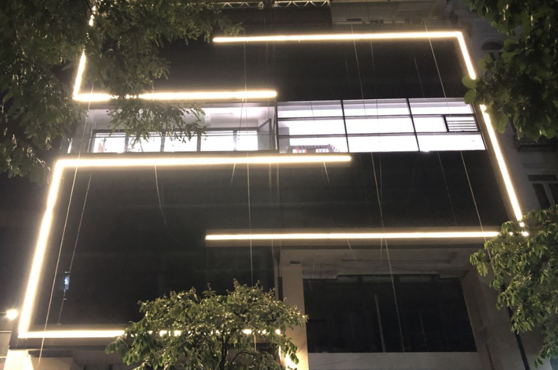 LED Thanh Mặt Tiền – Giải Pháp Chiếu Sáng Kiến Trúc Ngoại Thất Đẳng Cấp 1 Lợi ích khi sử dụng LED thanh mặt tiền