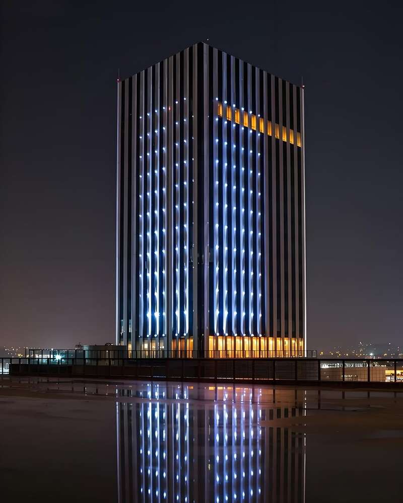 Thi công đèn LED tòa nhà