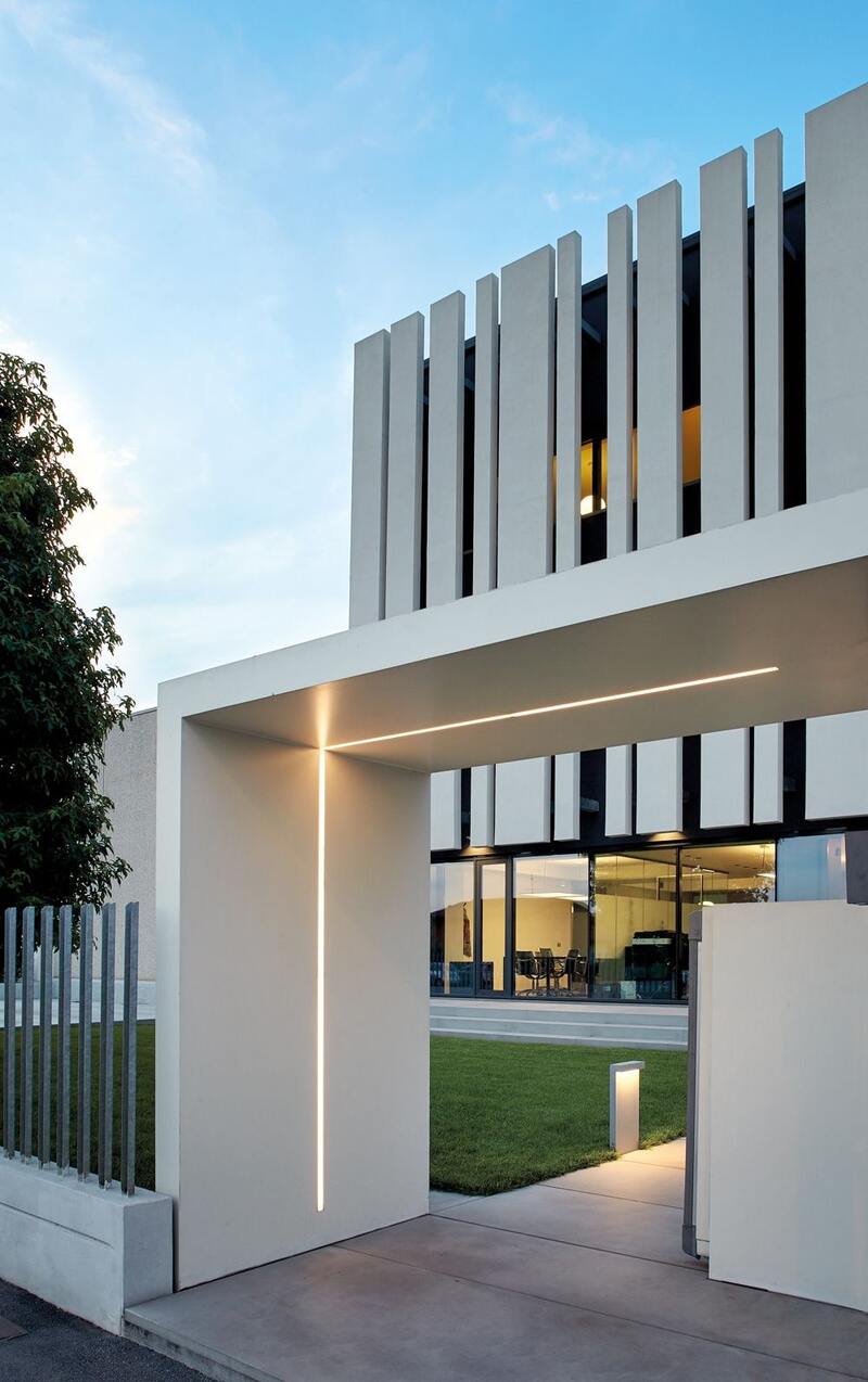 Led thanh mặt tiền