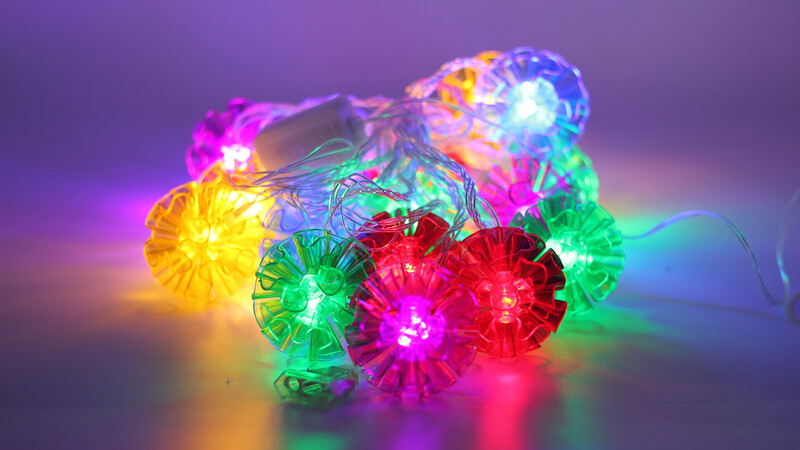 cách treo đèn dây trong phòng ngủ