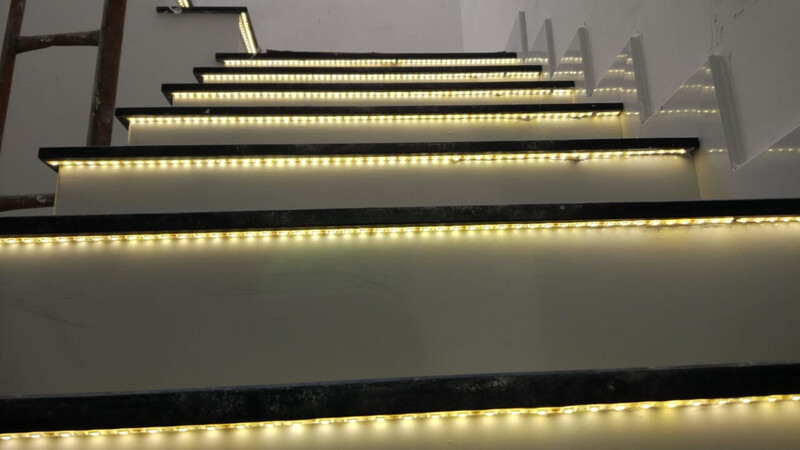 Hướng dẫn lựa chọn đèn led chân cầu thang phù hợp phong cách 5 hướng dẫn lựa chọn đèn led chân cầu thang