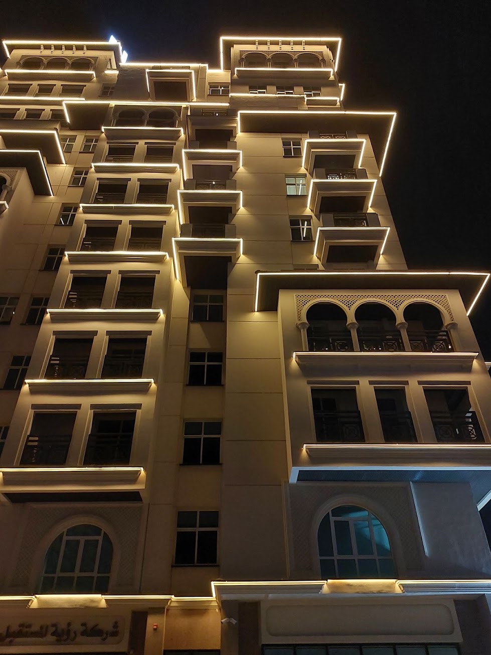 Thi Công Lắp Đặt Đèn Chiếu Sáng