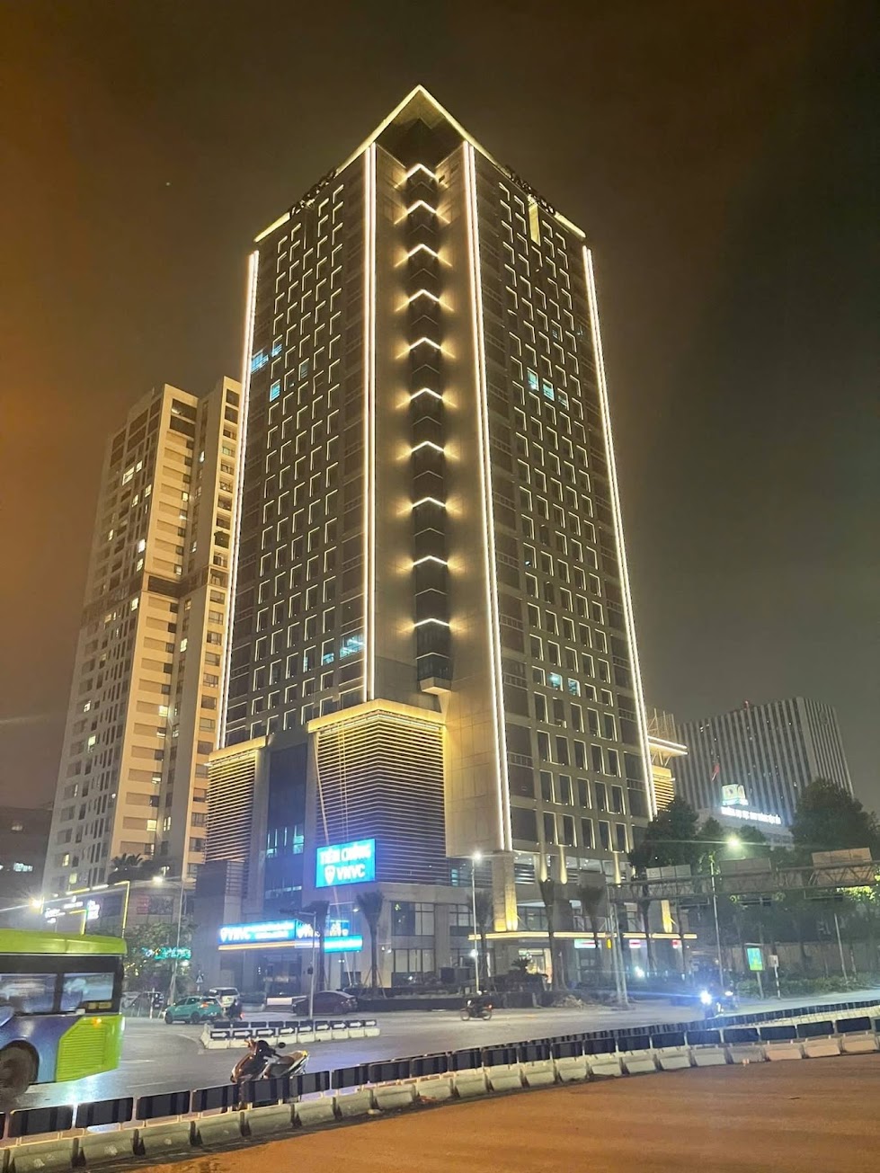 thi công đèn led ngoài trời